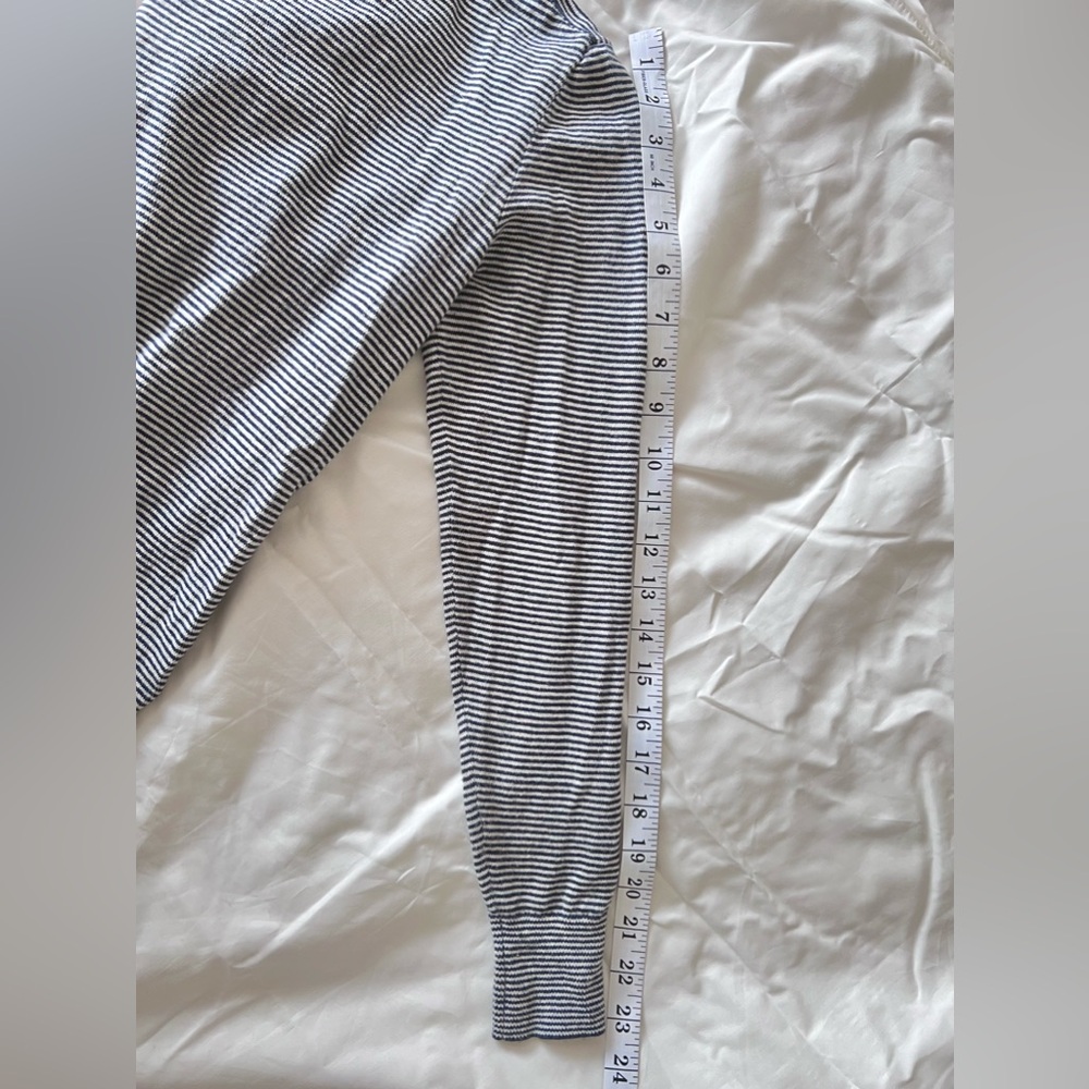 Everlane Organic Cotton Crewneck Sweater - Picture 7 of 8